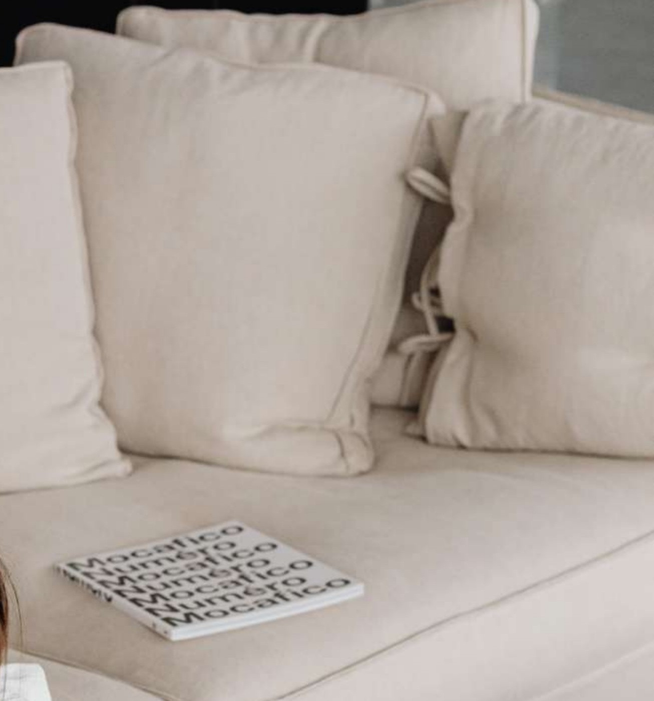 CL801 Tufted Classic Bed